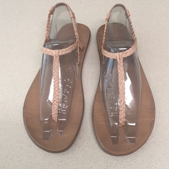 report shoes sandals